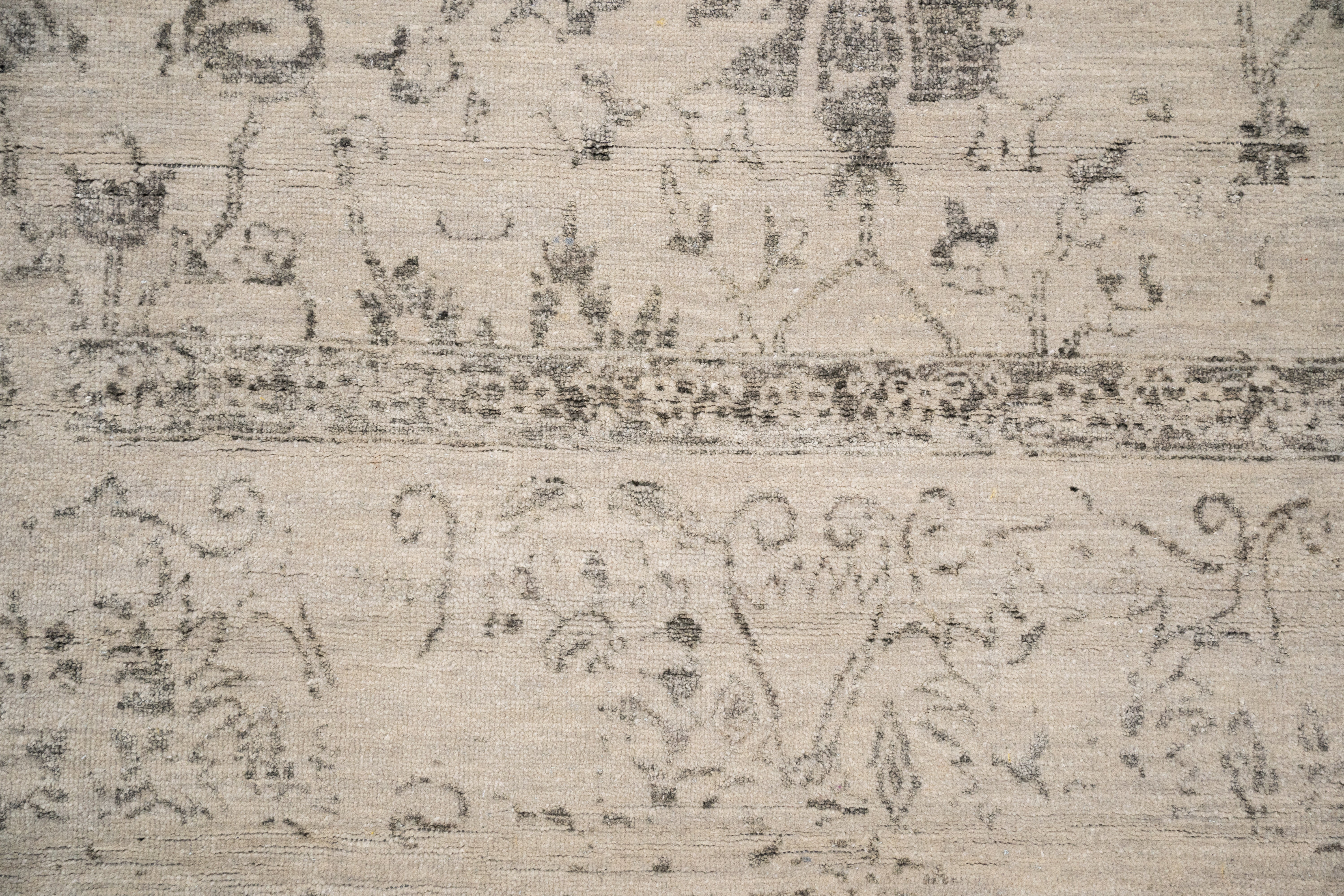 Handknotted Carpet, DIA - 1145 Vase 3 Dark Vanilla & Grey